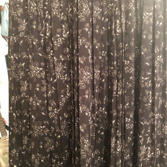 Uniqlo Black Pleated Maxi Skirt - Picture 13 of 13